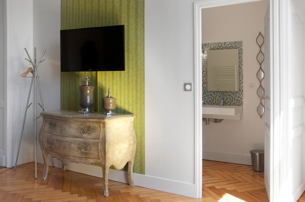 Chateau Fauchey Cadillac Room photo