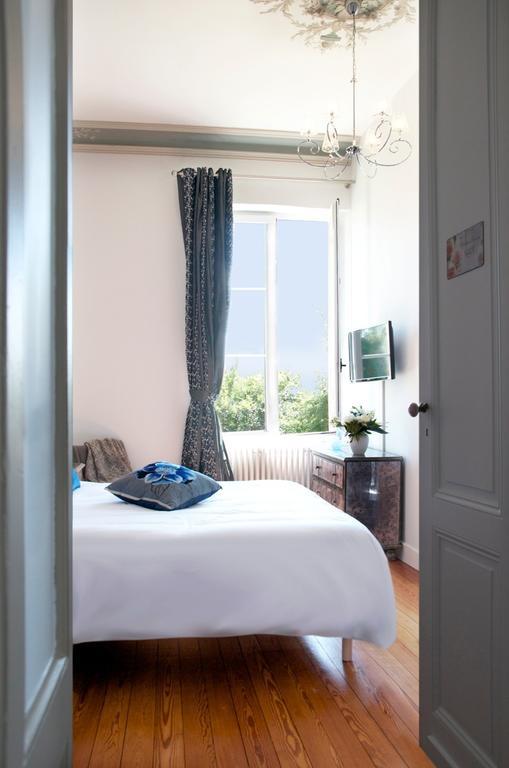 Chateau Fauchey Cadillac Room photo