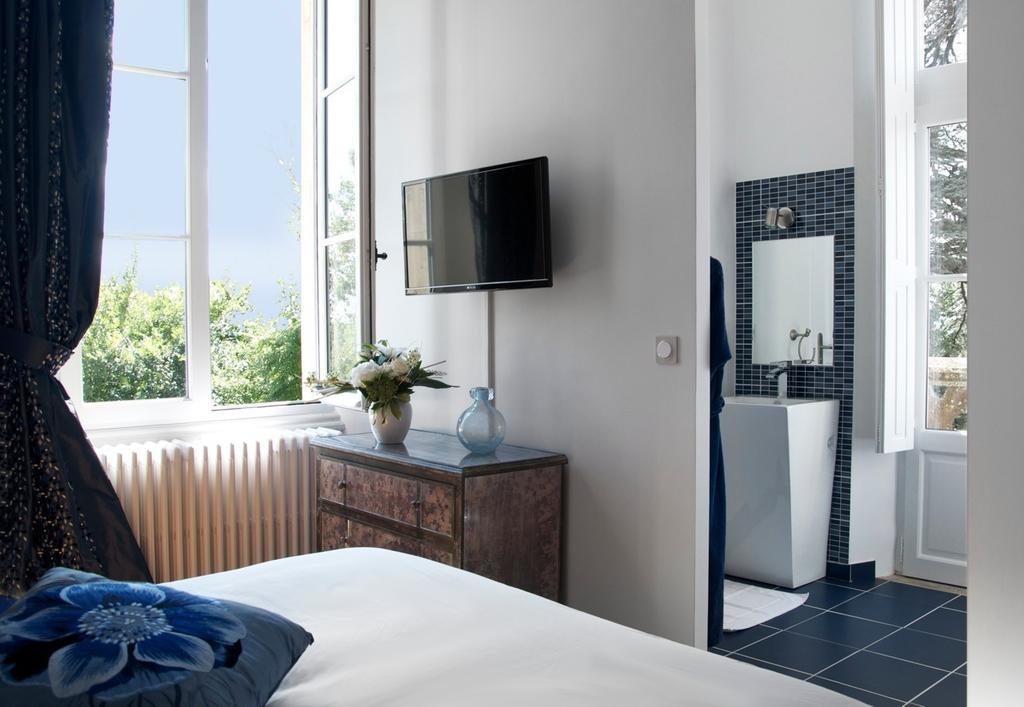 Chateau Fauchey Cadillac Room photo