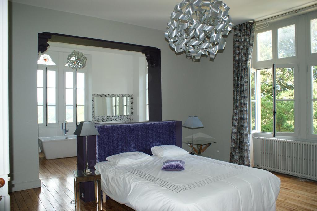 Chateau Fauchey Cadillac Room photo